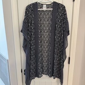 Kona Sol Black and White Patterned Open Front Cardigan